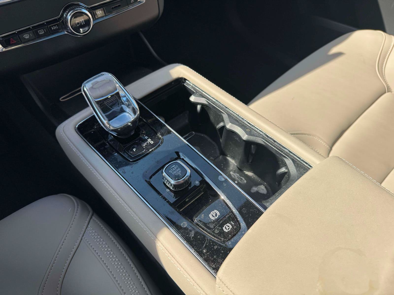 2026 Volvo XC90 Plus - Photo 31