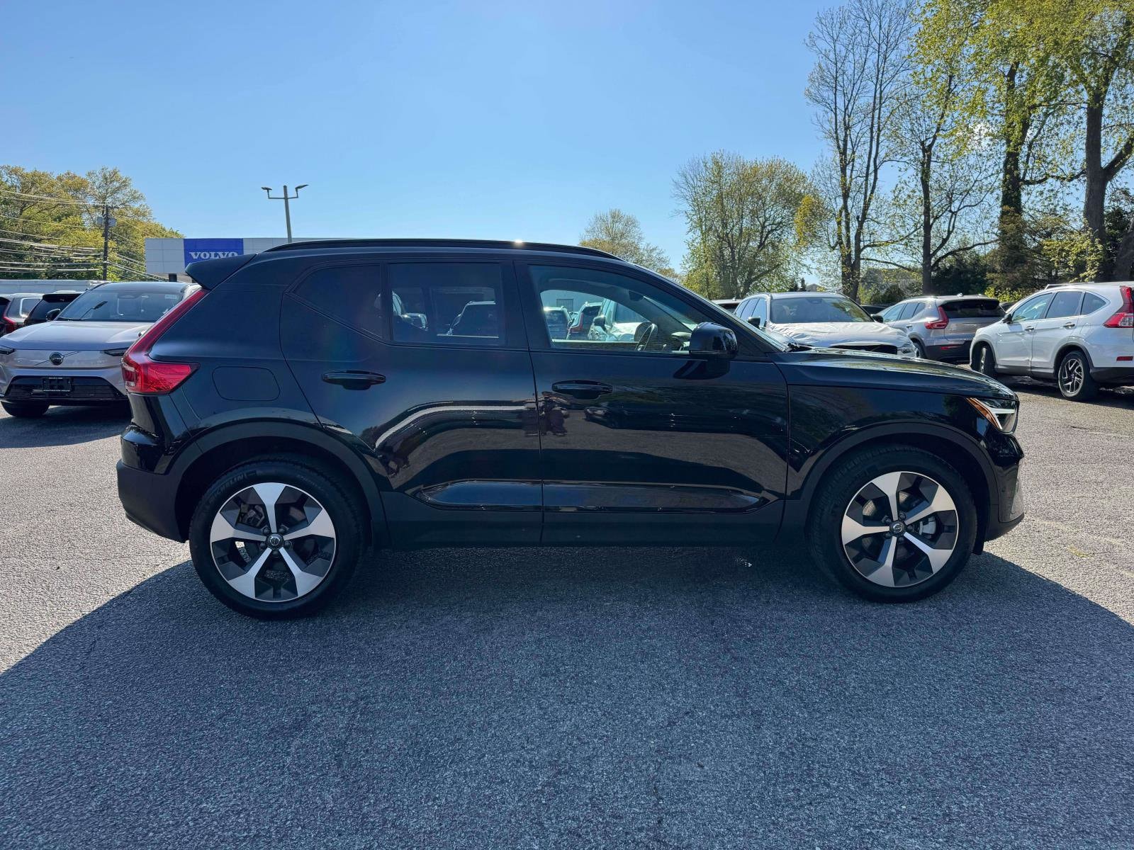 2026 Volvo XC40 Plus - Photo 9
