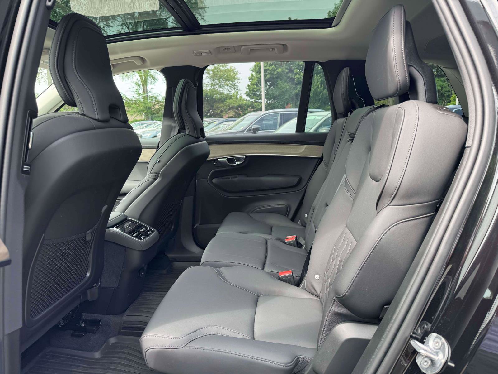 2026 Volvo XC90 Plus - Photo 12