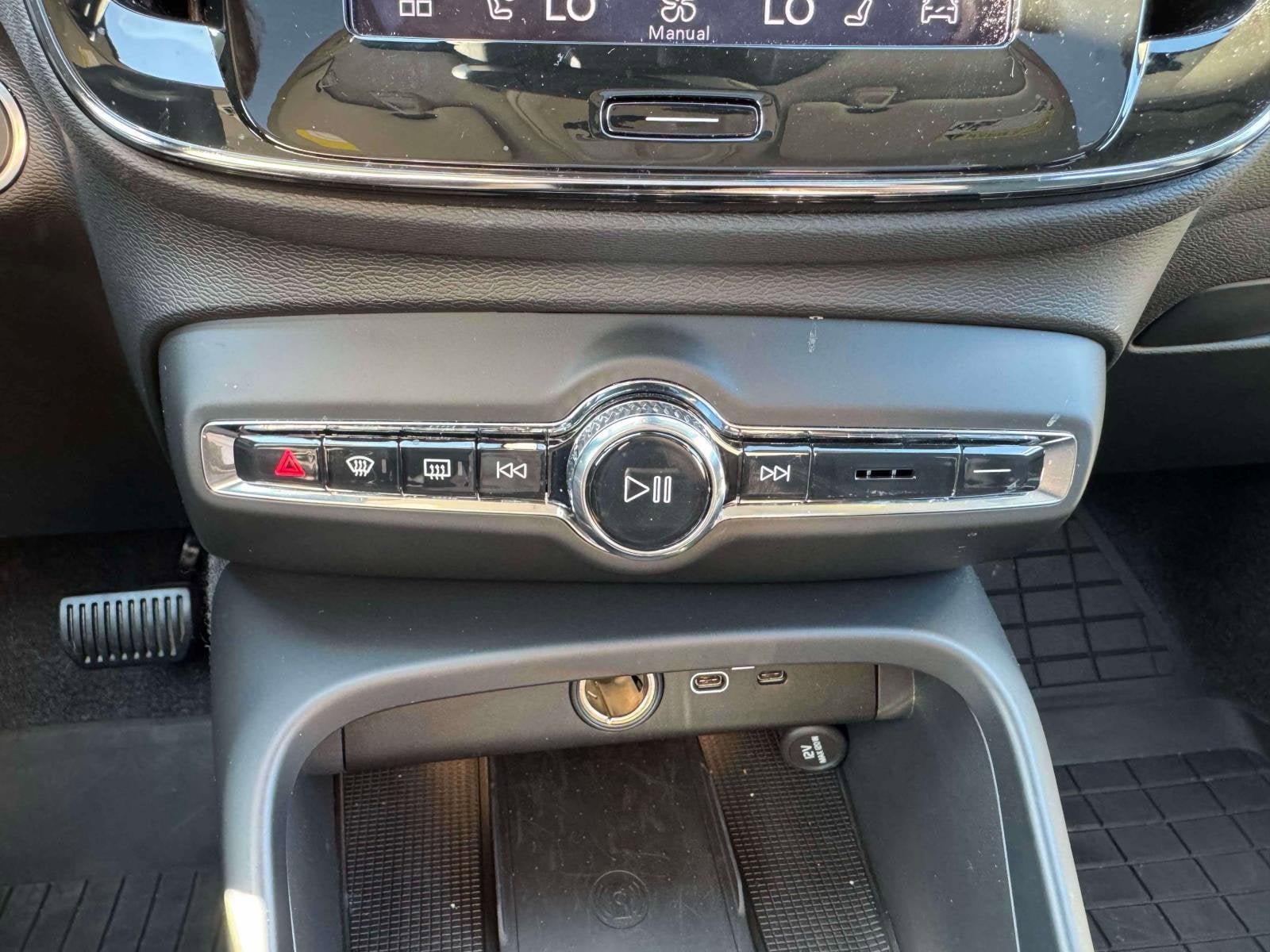 2026 Volvo XC40 Plus - Photo 30