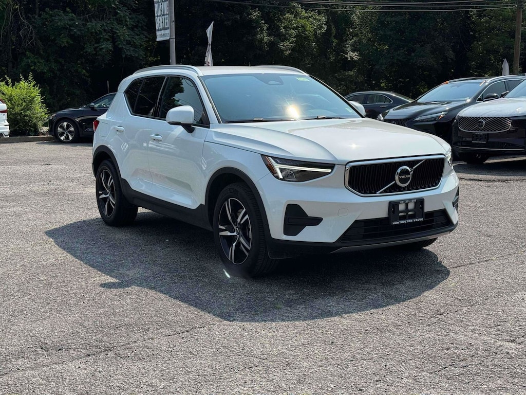 Used 2023 Volvo XC40 Core B5 AWD Core