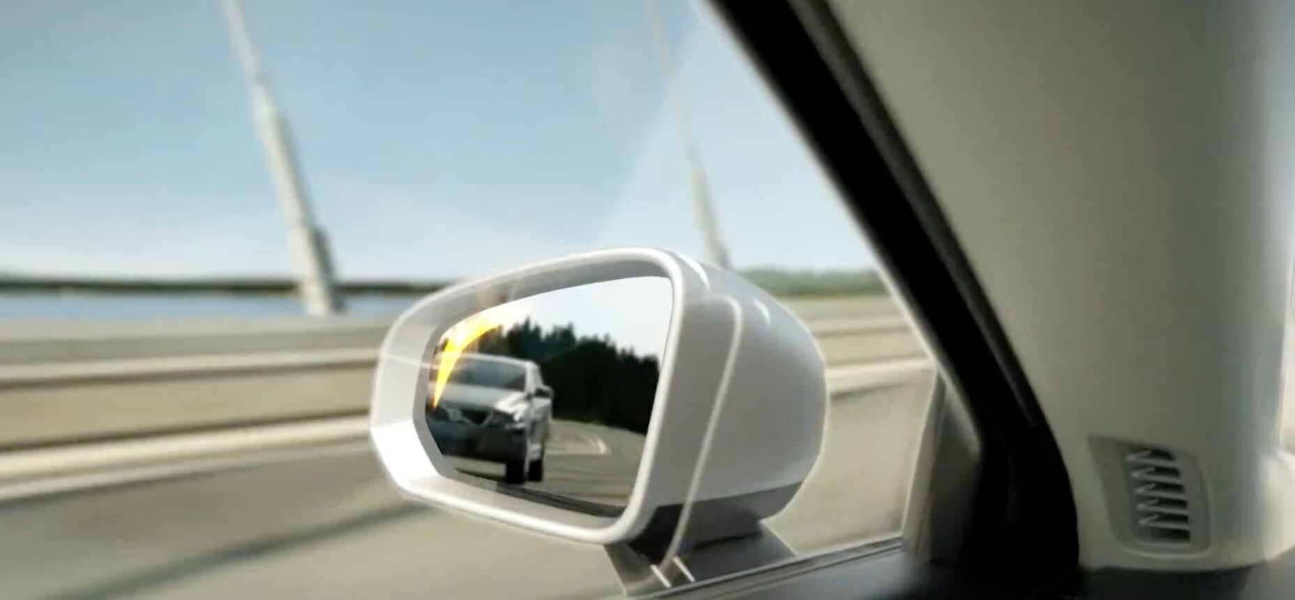 Volvo S60: Blind Spot Information System Volvo S60: Blind Spot Information System