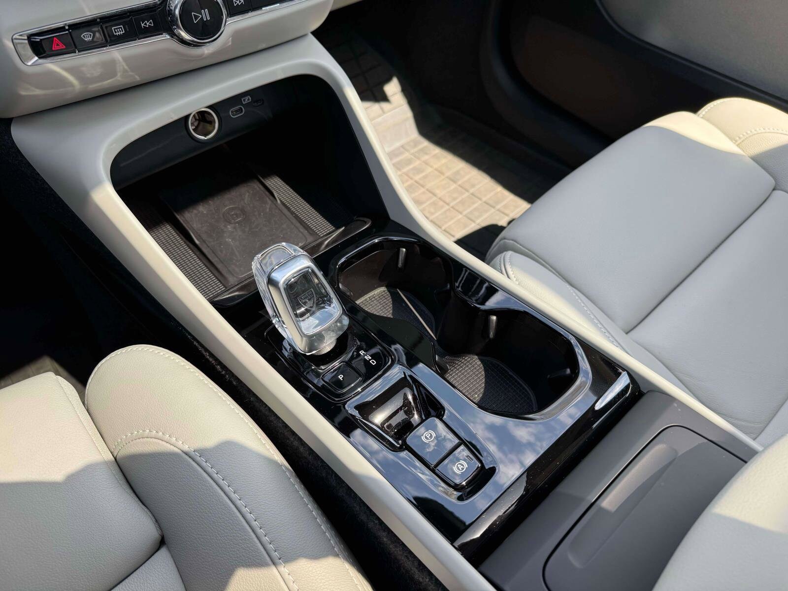 2026 Volvo XC40 Plus - Photo 31