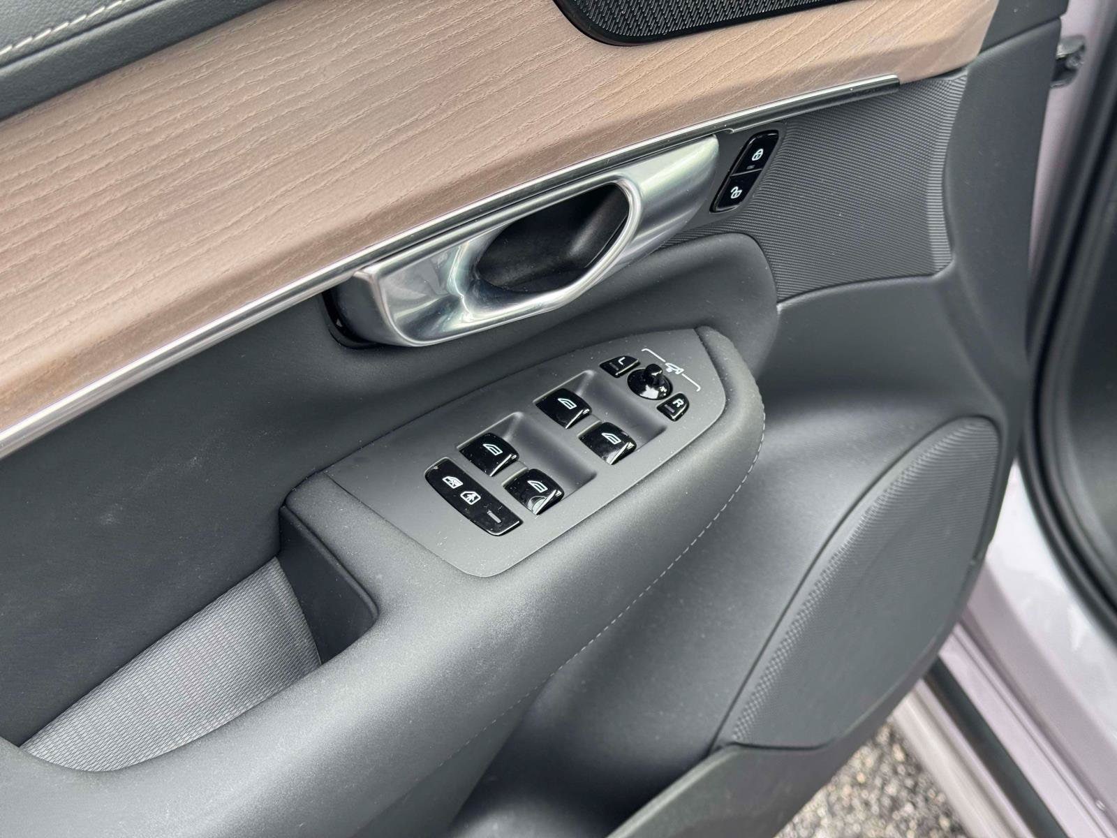 2026 Volvo XC90 Plus - Photo 17
