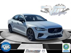 2022 Volvo S60 B5 R-Design