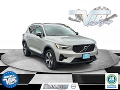 2024 Volvo XC40 Plus Dark Theme B5 AWD Plus Dark Theme