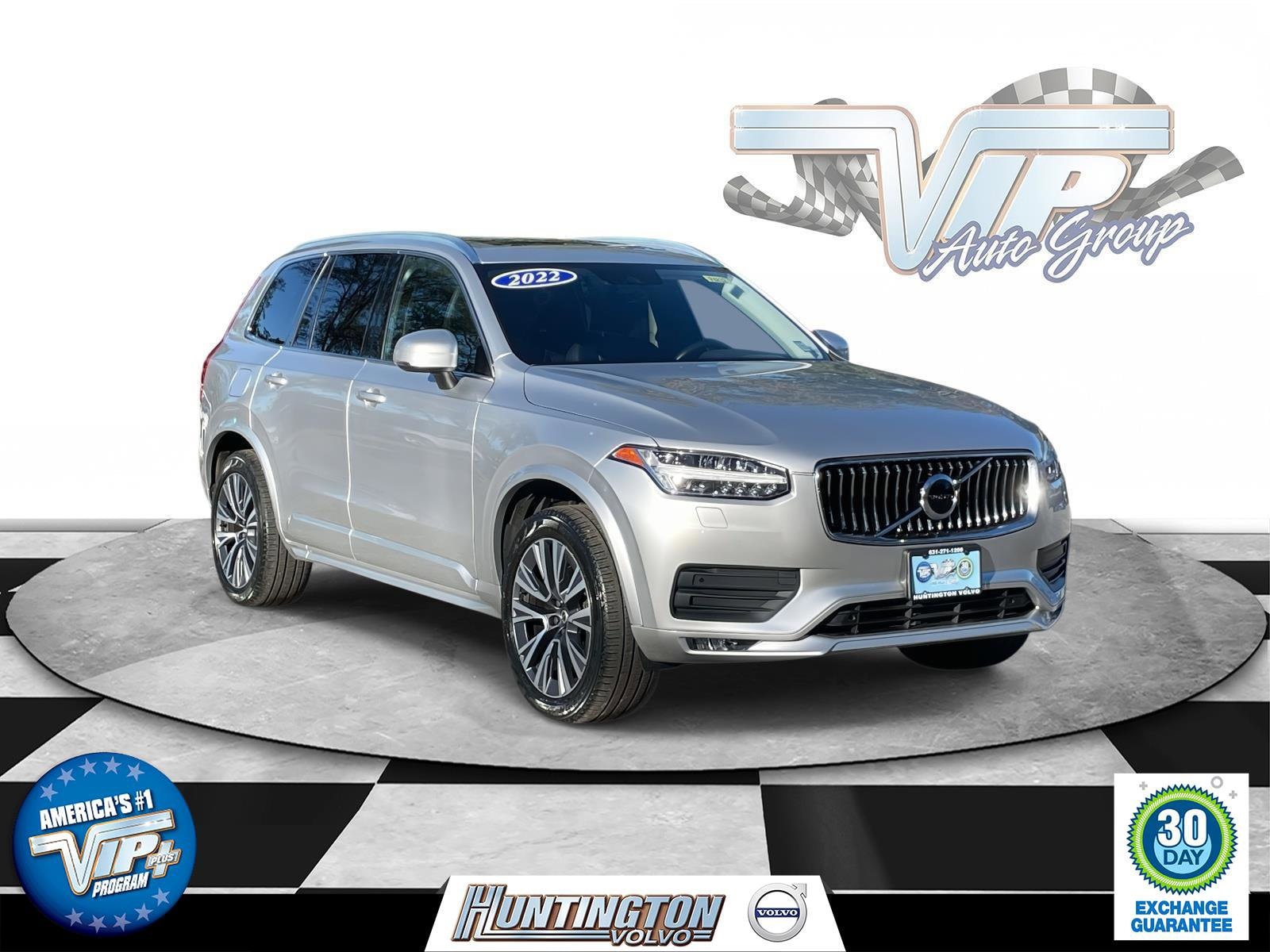 2022 Volvo XC90 Momentum's photo