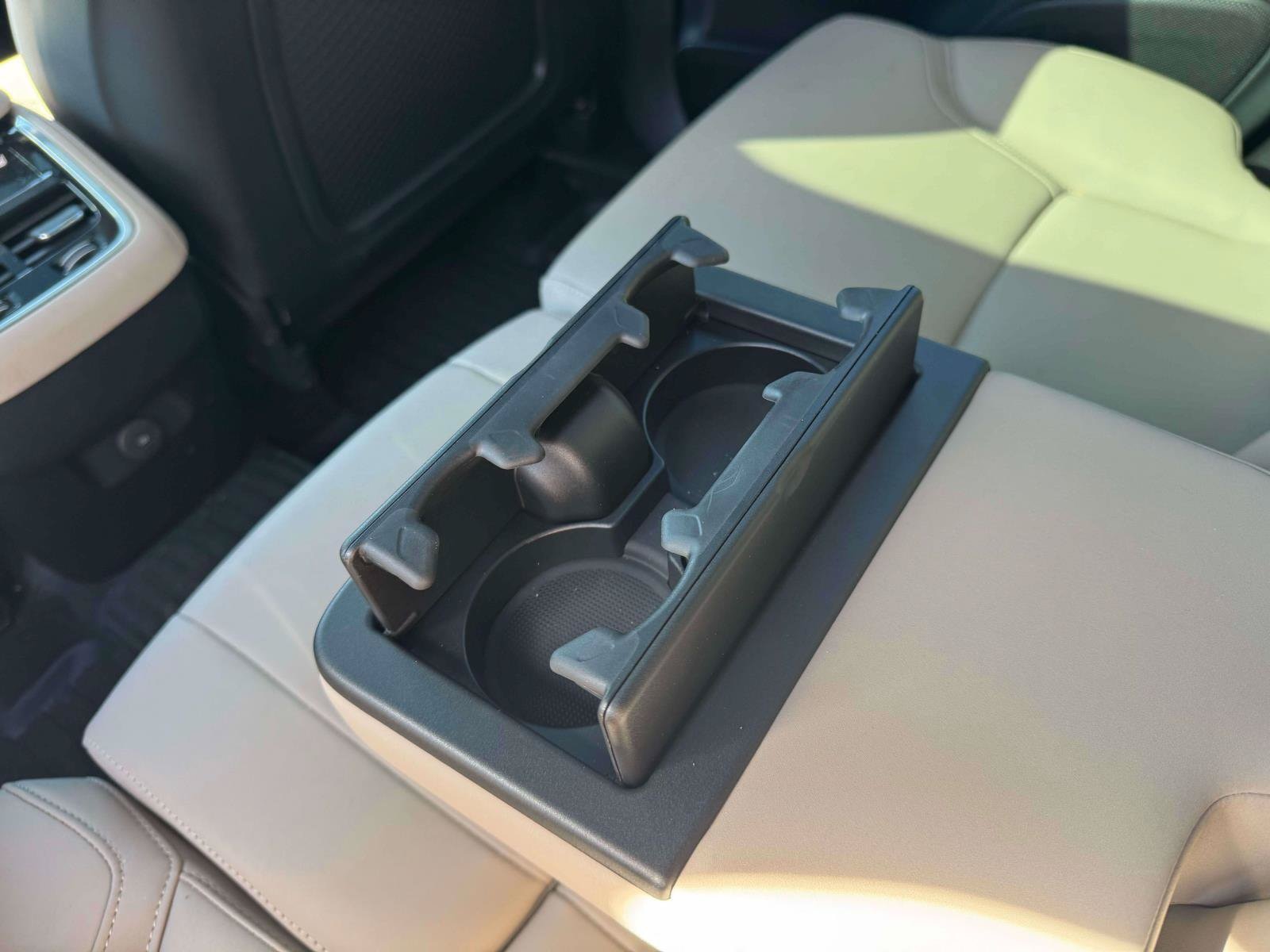2026 Volvo XC90 Plus - Photo 13