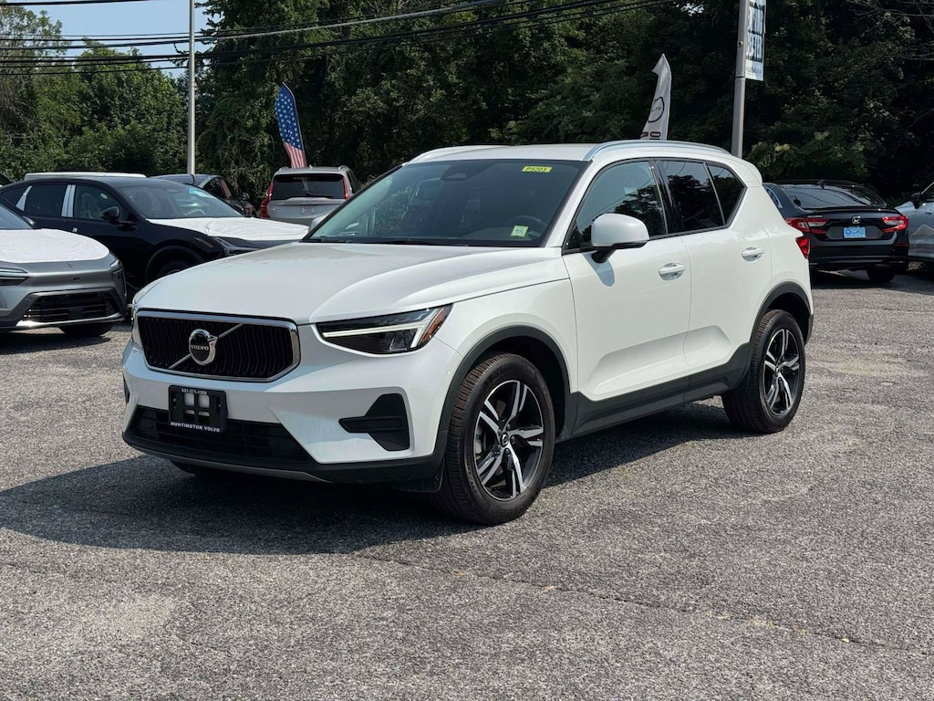 Used 2023 Volvo XC40 Core B5 AWD Core