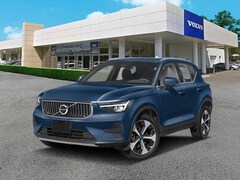 2025 Volvo XC40 B5 Ultra Bright Theme SUV