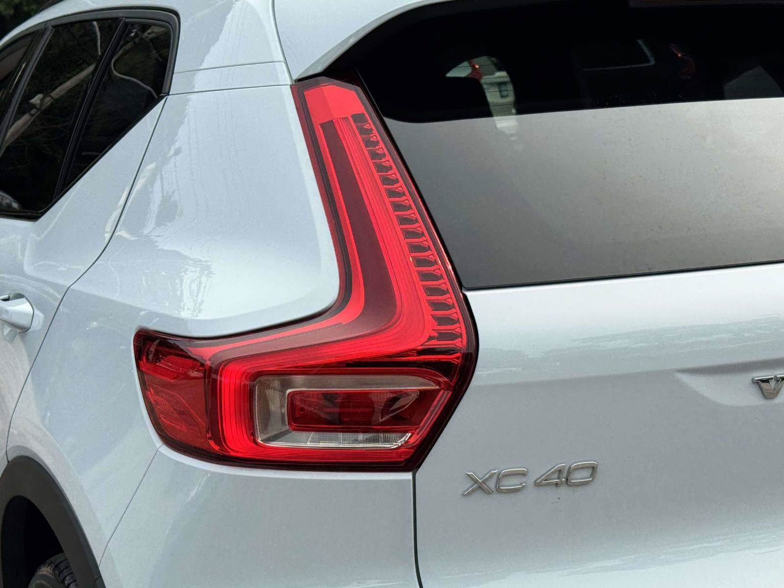 2026 Volvo XC40 Plus - Photo 11