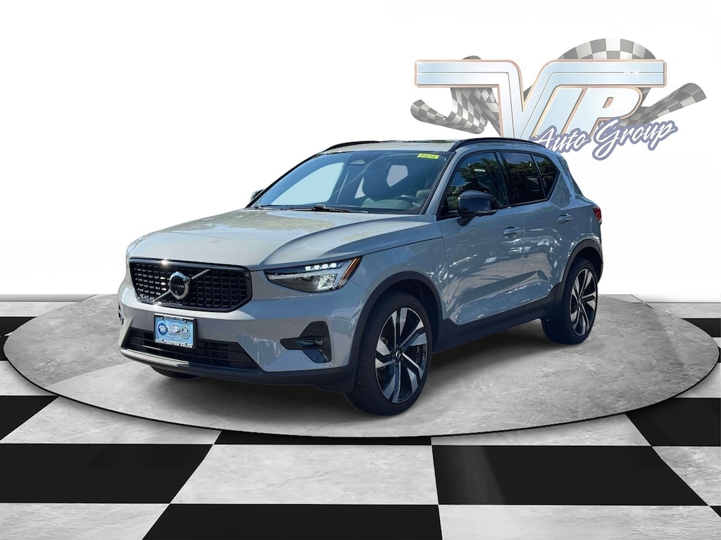 Used 2024 Volvo XC40 Plus Dark Theme B5 AWD Plus Dark Theme
