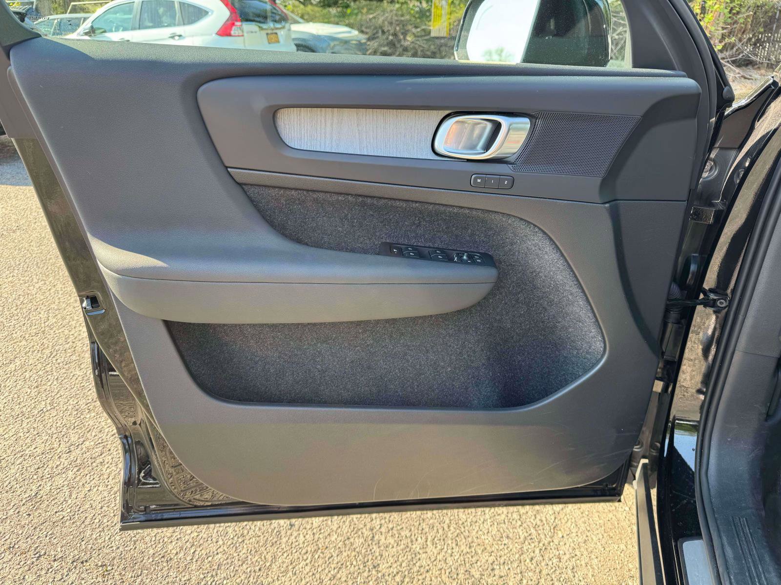 2026 Volvo XC40 Plus - Photo 16