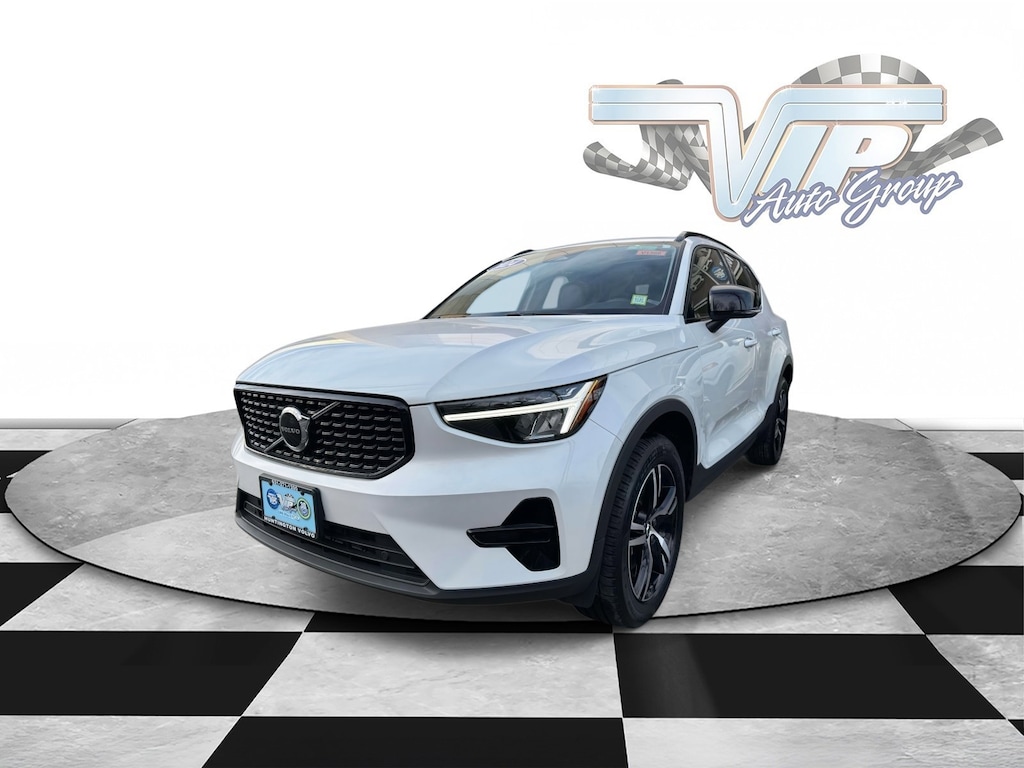 Certified 2024 Volvo XC40 B5 Core