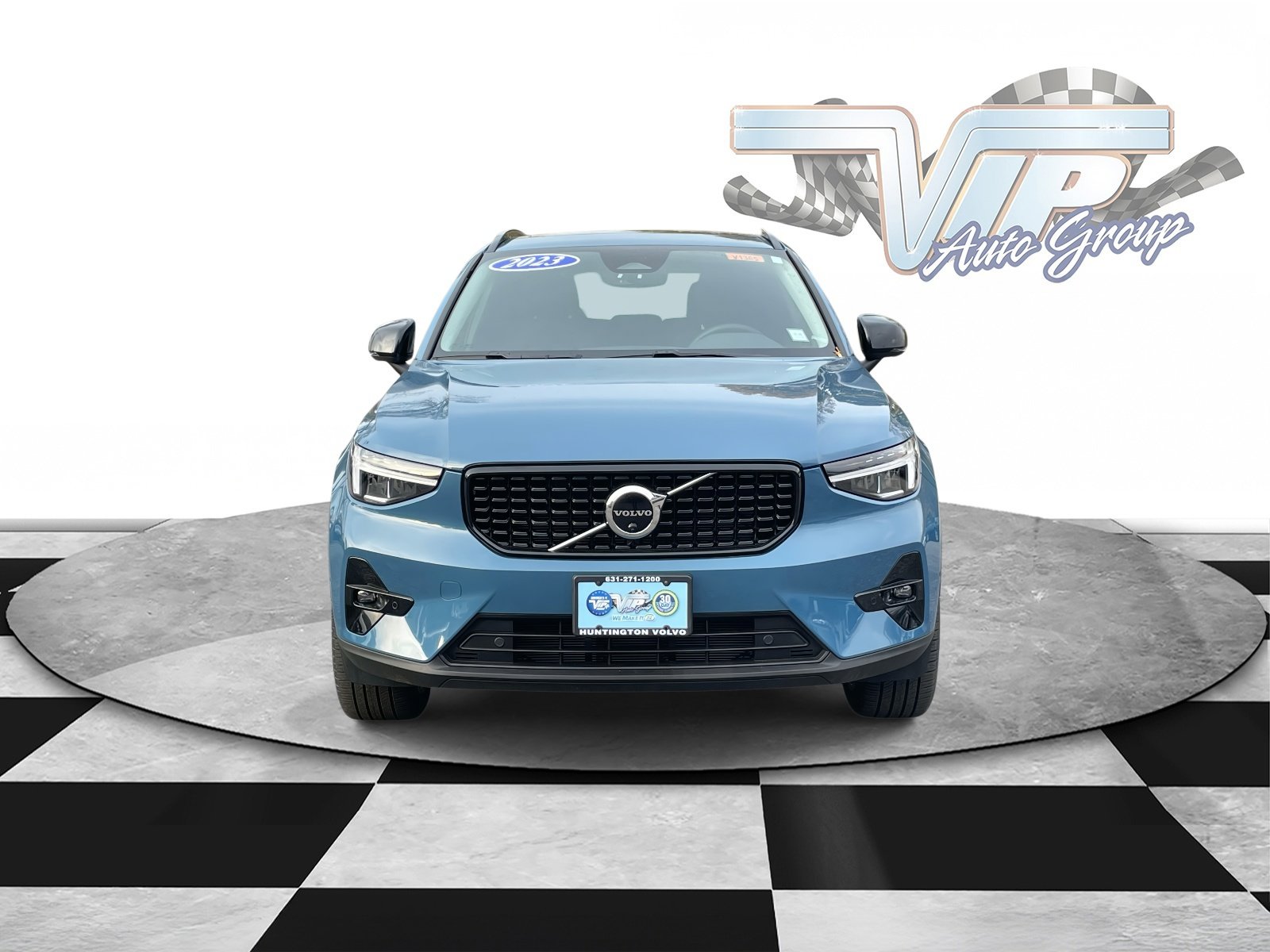 2023 Volvo XC40 AWD Plus photo 2