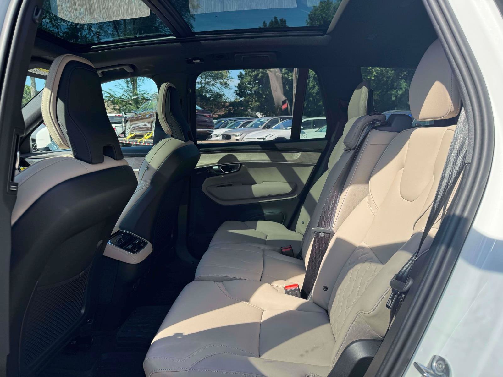 2026 Volvo XC90 Plus - Photo 12
