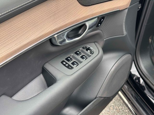 2026 Volvo XC90 Plus - Photo 16