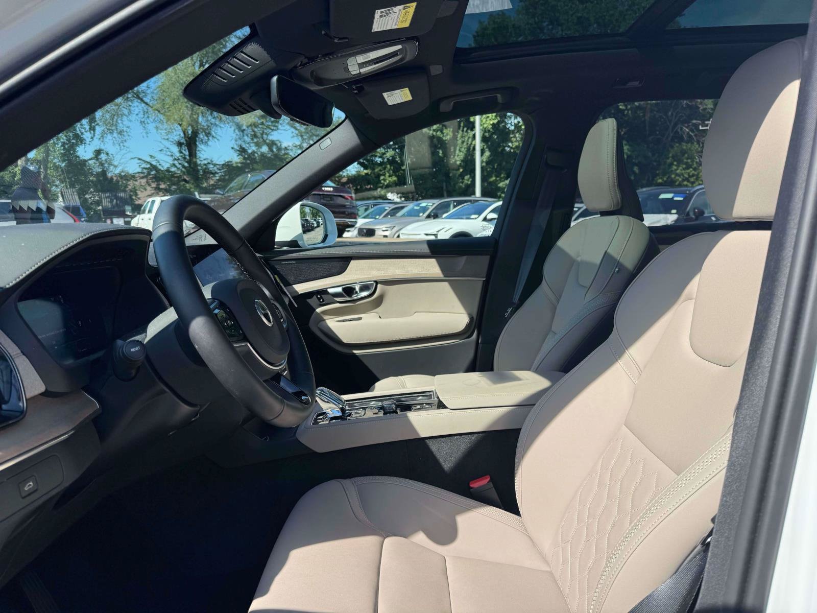 2026 Volvo XC90 Plus - Photo 14