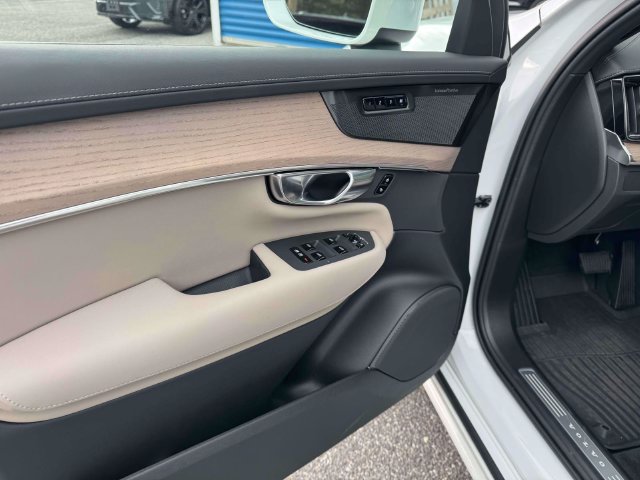 2026 Volvo XC90 Ultra - Photo 15