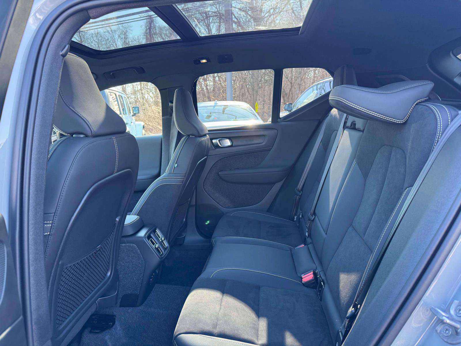 2026 Volvo XC40 Ultra Black Edition - Photo 12