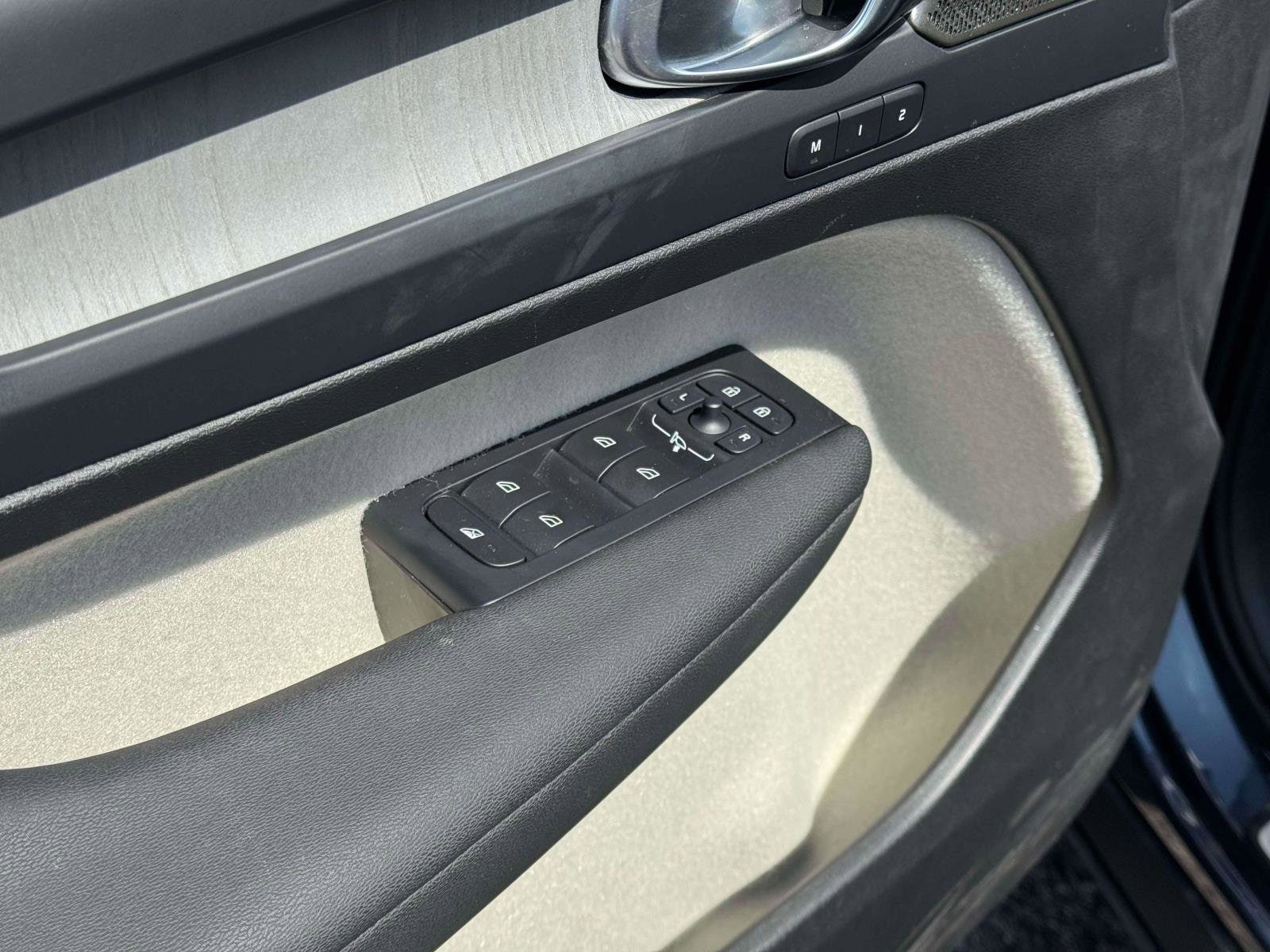 2026 Volvo XC40 Plus - Photo 17