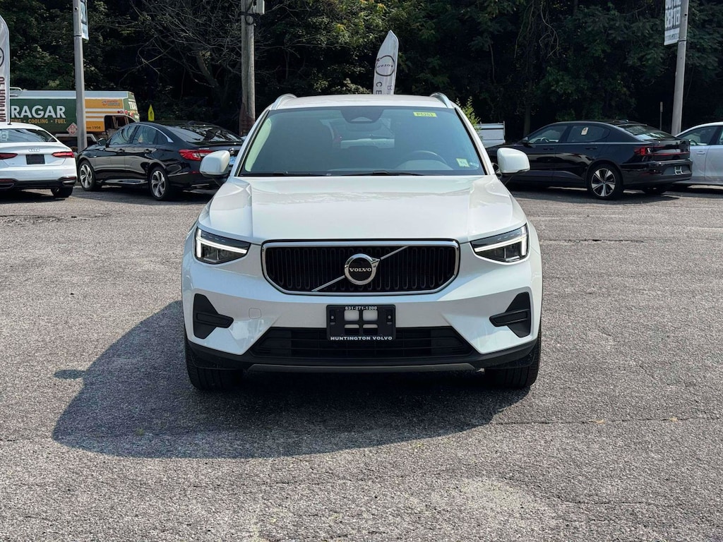 Used 2023 Volvo XC40 Core B5 AWD Core