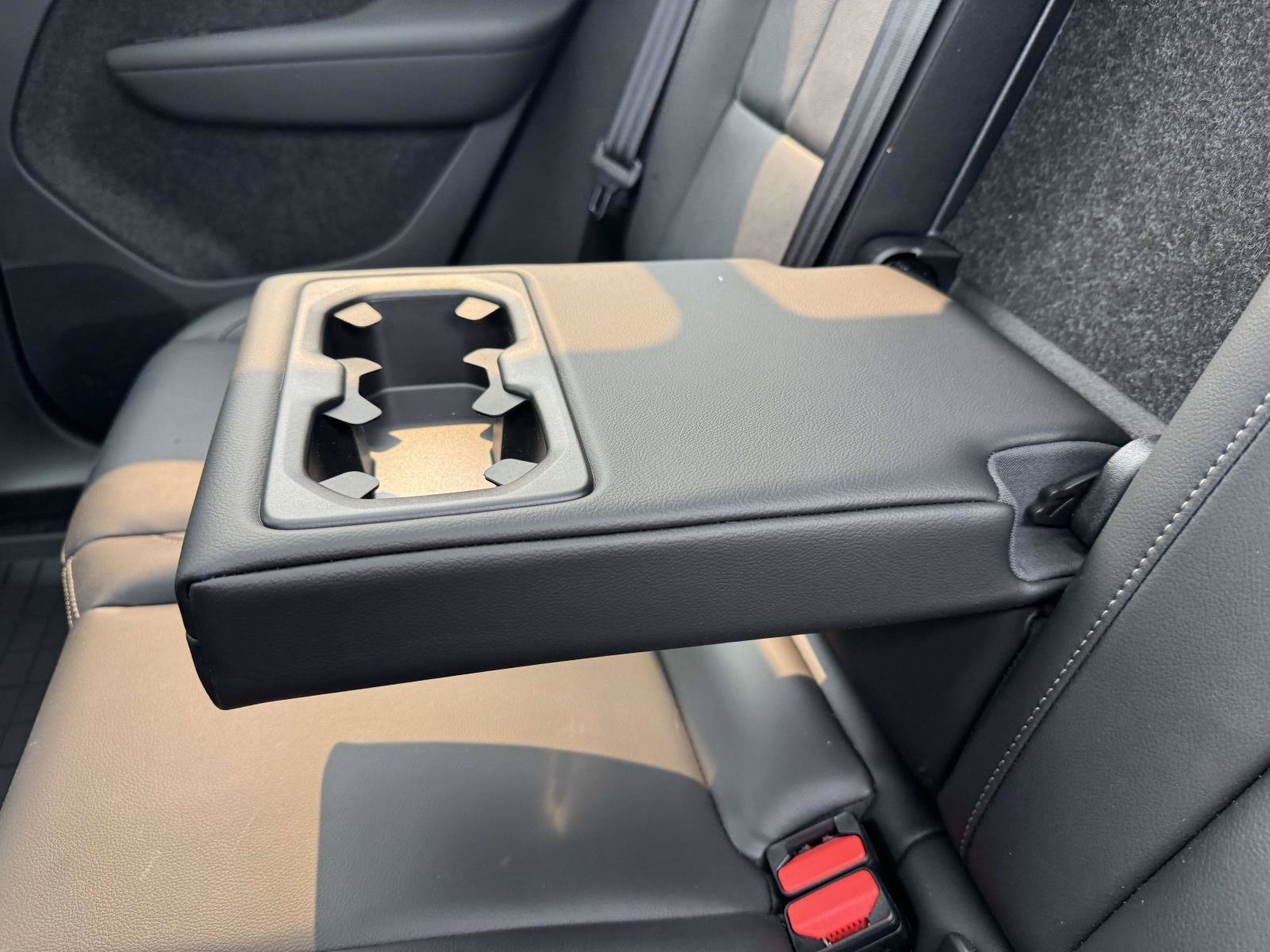 2026 Volvo XC40 Plus - Photo 12