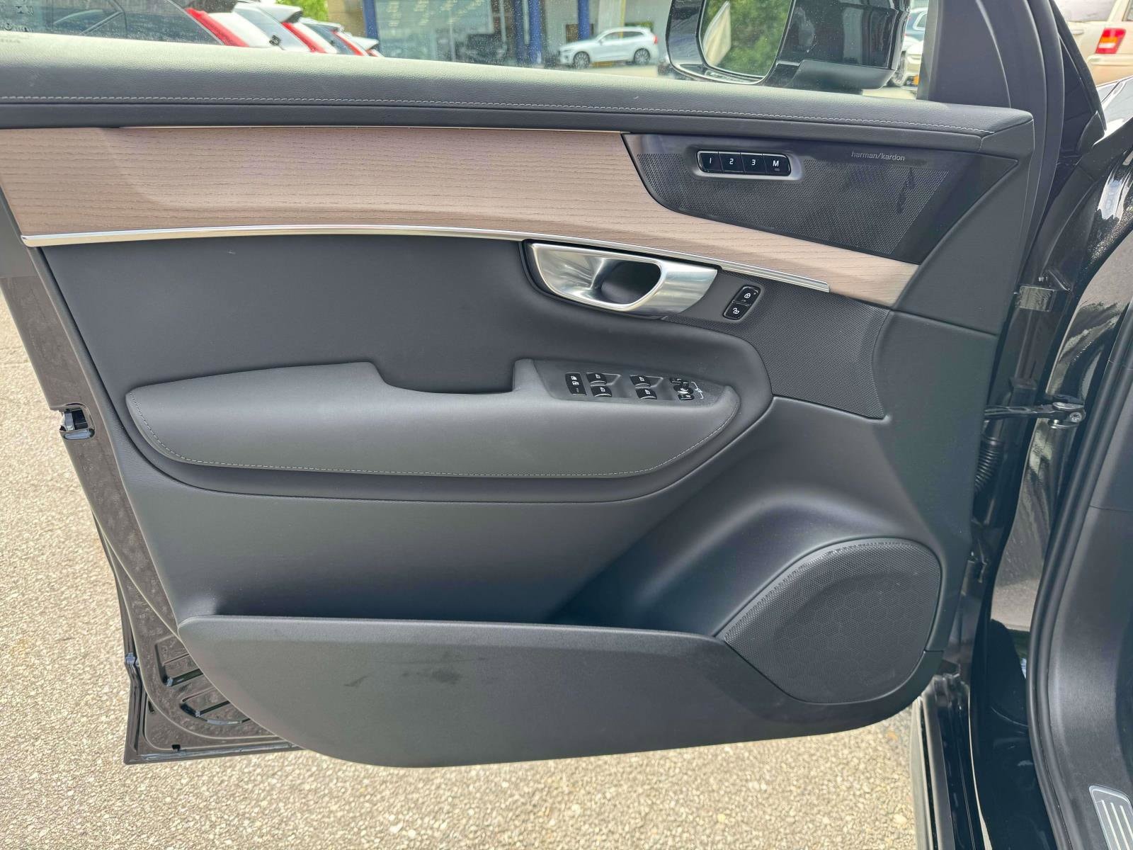 2026 Volvo XC90 Plus - Photo 16