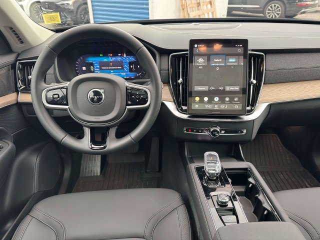 2026 Volvo XC90 Plus - Photo 17