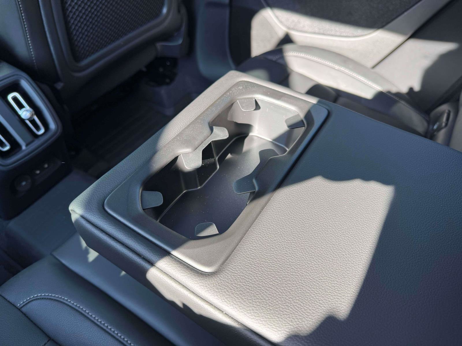 2026 Volvo XC40 Plus - Photo 13