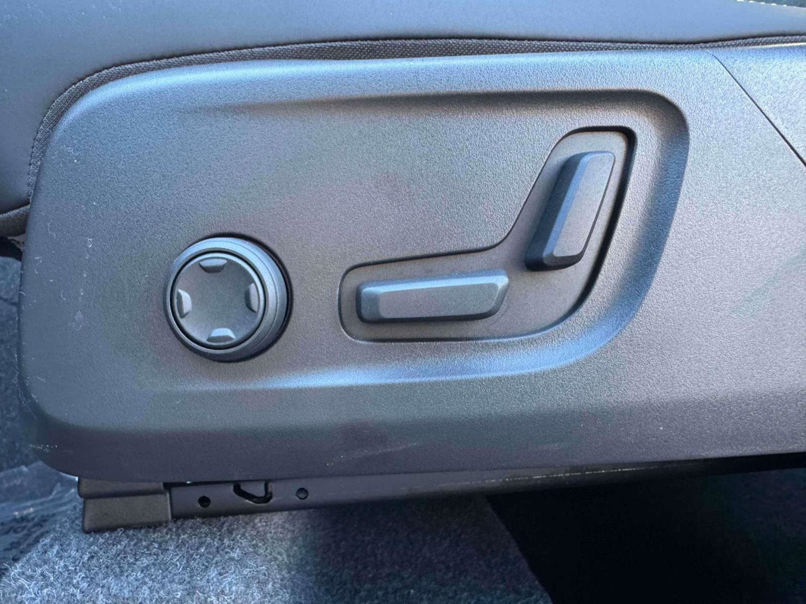 2026 Volvo XC40 Ultra Black Edition - Photo 15