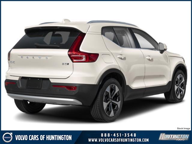 2025 Volvo XC40 photo 2