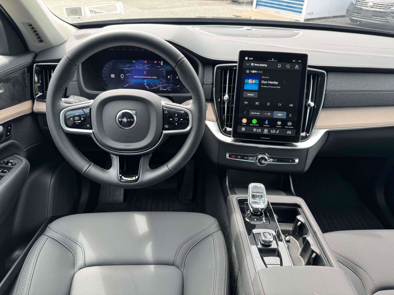 2026 Volvo XC90 Plus - Photo 18