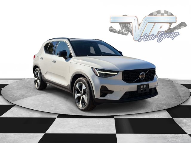 2024 Volvo XC40 SUV 