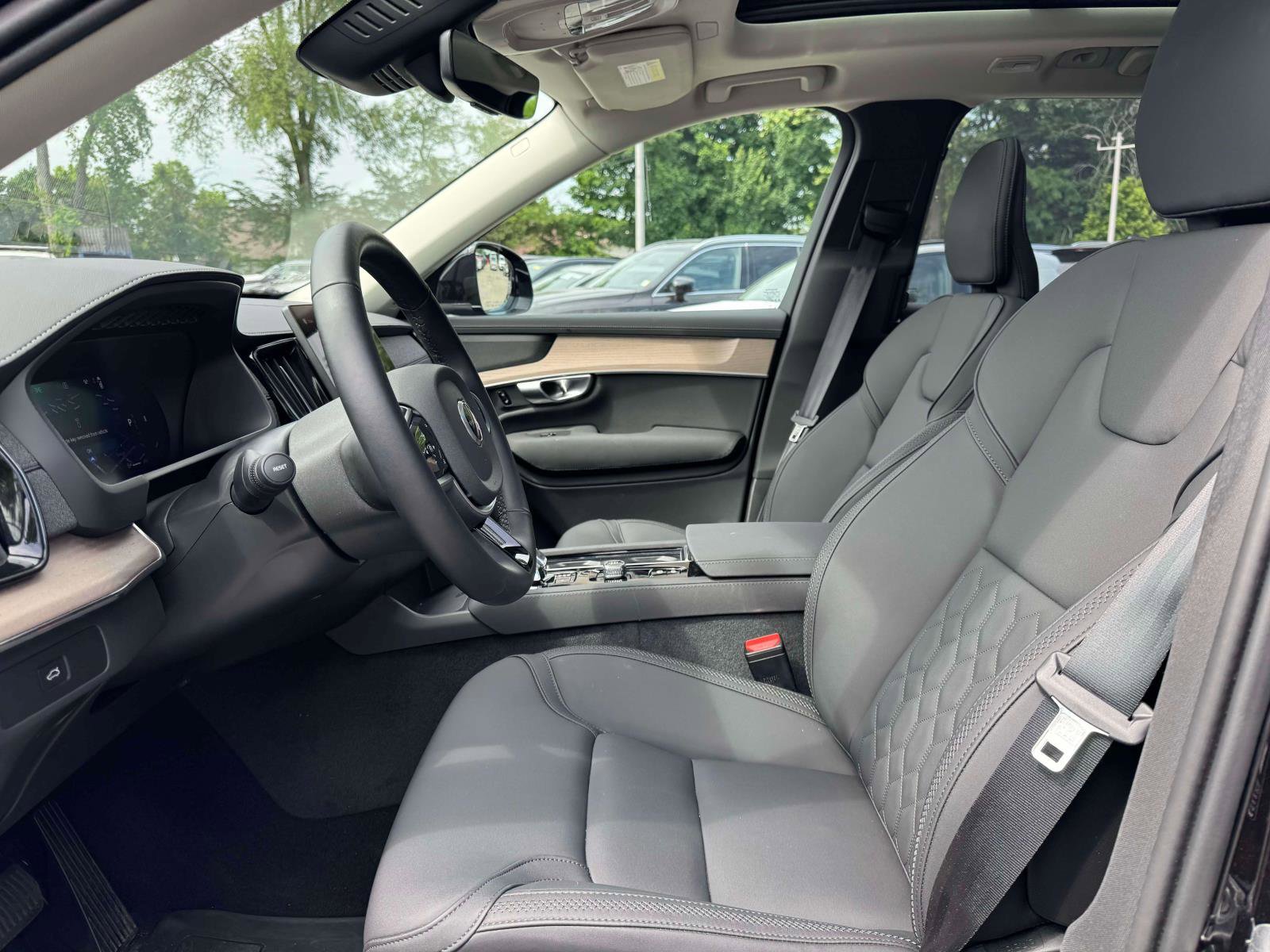 2026 Volvo XC90 Plus - Photo 14