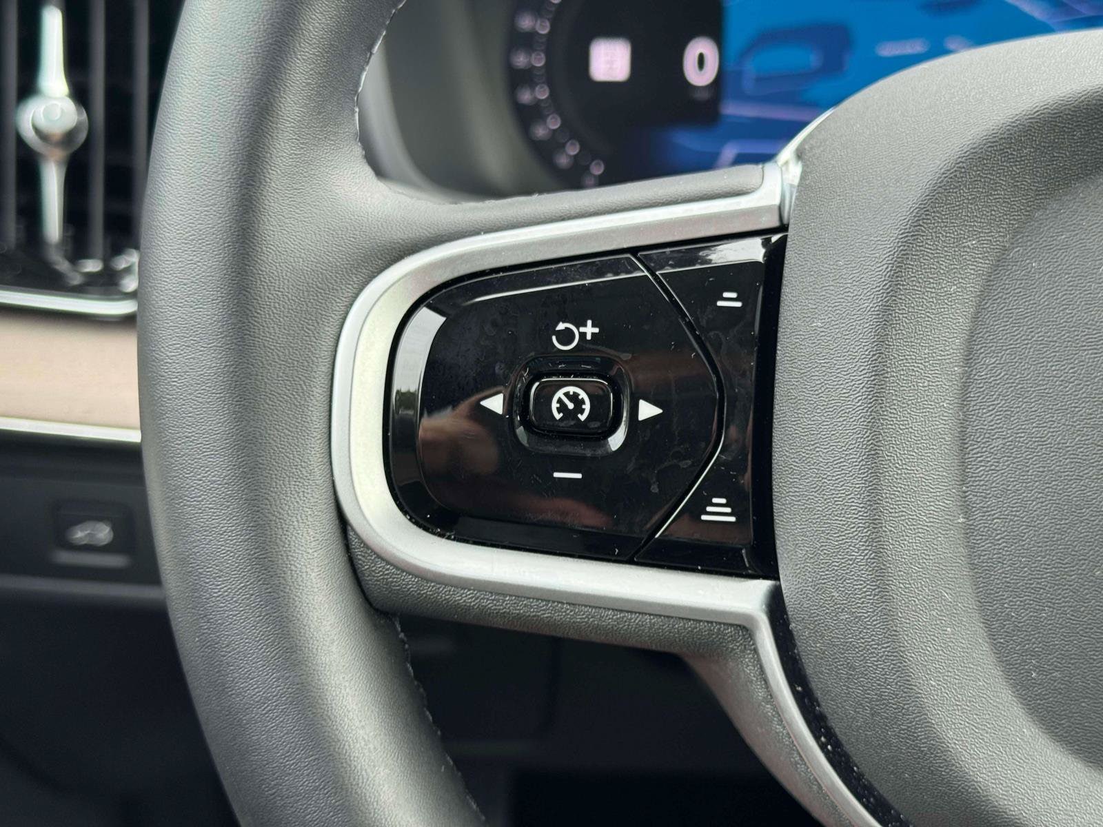 2026 Volvo XC90 Plus - Photo 23