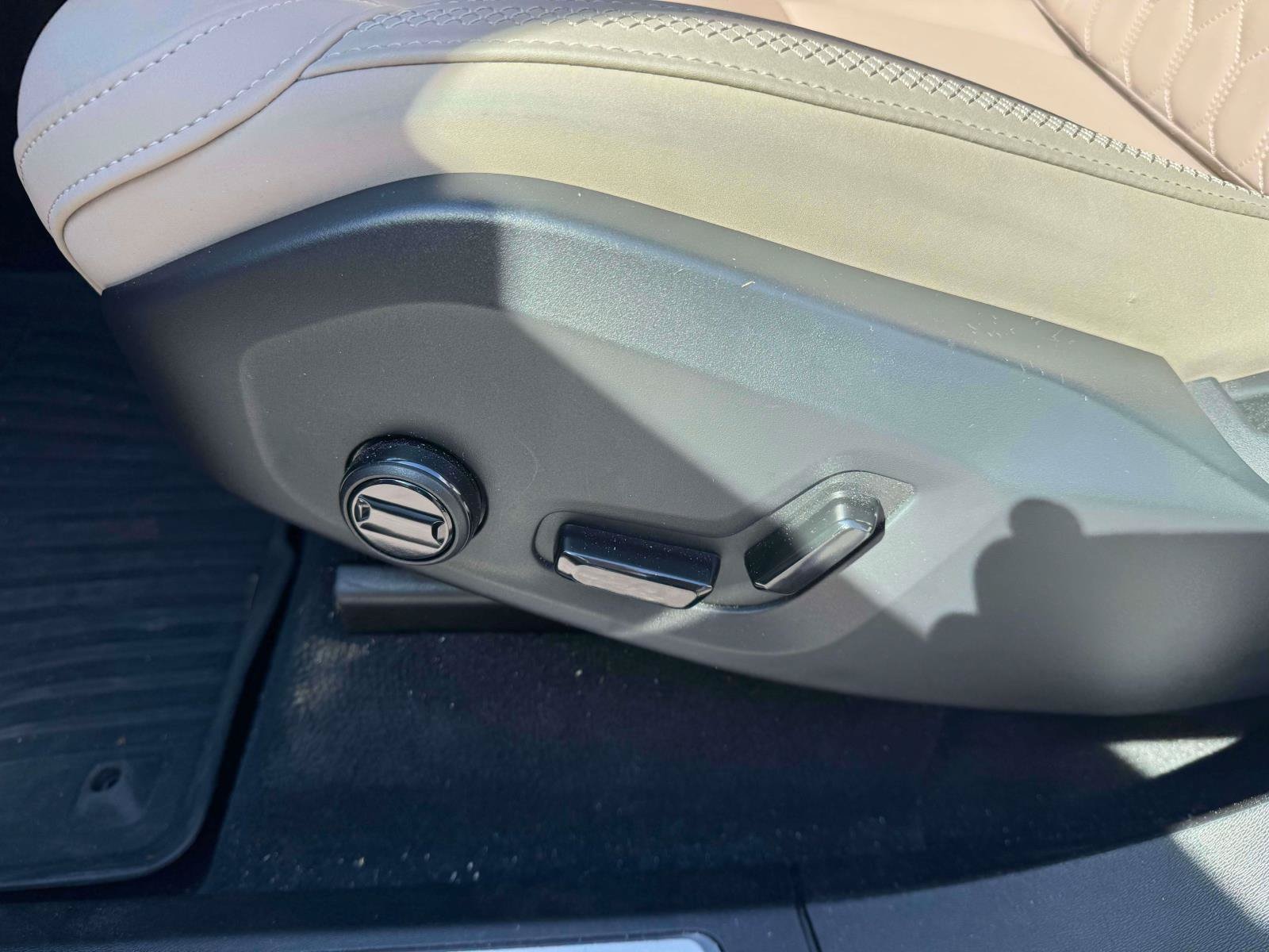 2026 Volvo XC90 Plus - Photo 15