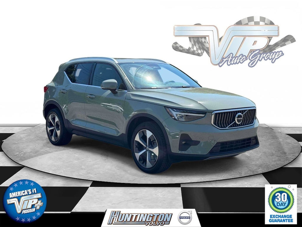 Used 2023 Volvo XC40 Plus Bright Theme B5 AWD Plus Bright Theme