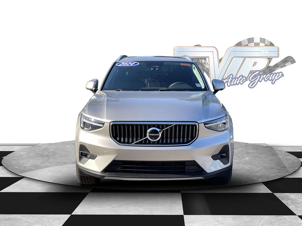 Certified 2024 Volvo XC40 Plus Bright Theme B5 AWD Plus Bright Theme
