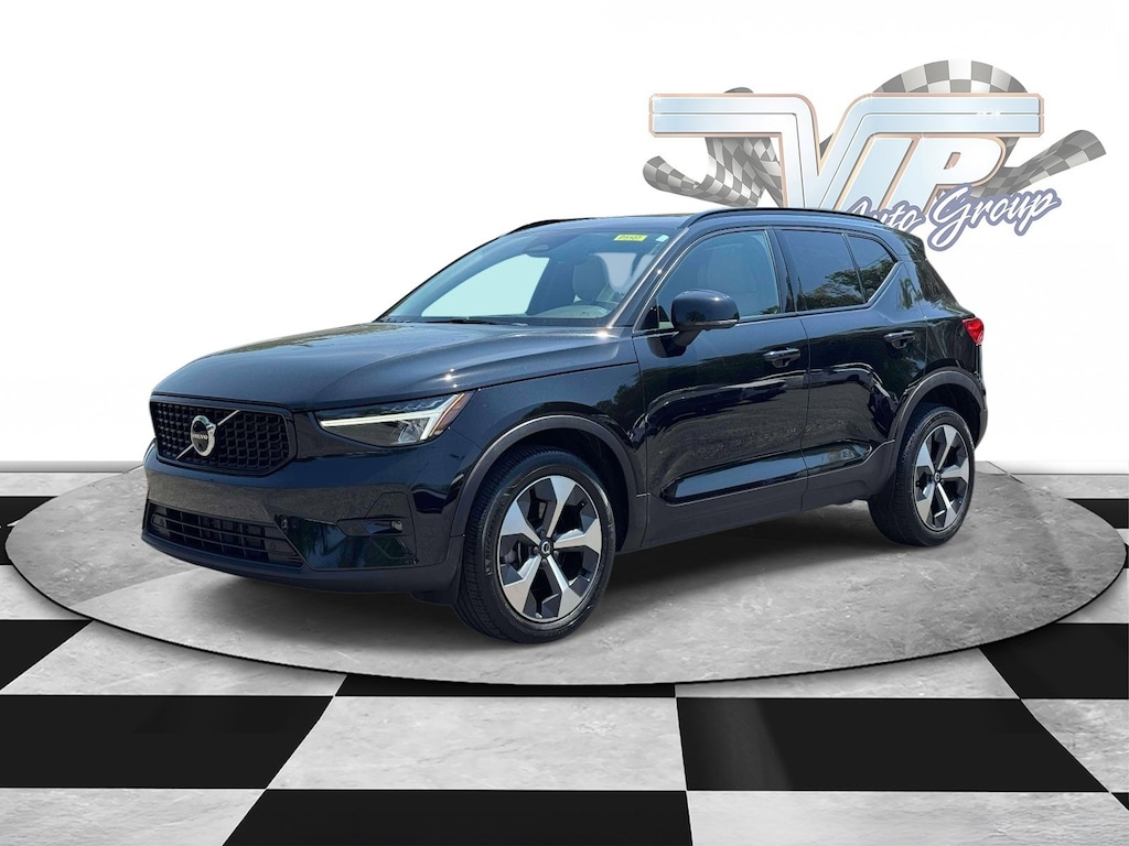 Used 2023 Volvo XC40 Plus Dark Theme B5 AWD Plus Dark Theme