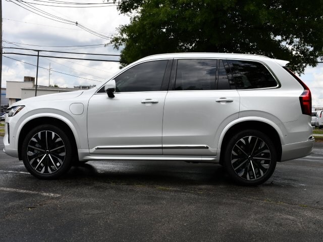 2025 Volvo XC90 T8 Plus photo 4