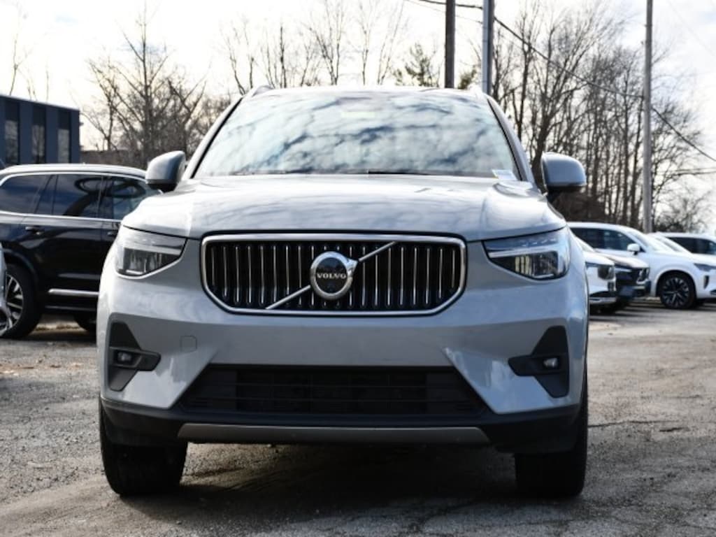 Certified 2025 Volvo XC40 B5 Plus Bright Theme SUV