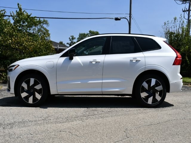 2025 Volvo XC60 Hybrid T8 Plus photo 4