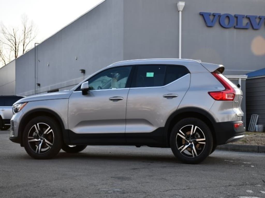 Certified 2025 Volvo XC40 B5 Core Bright Theme SUV