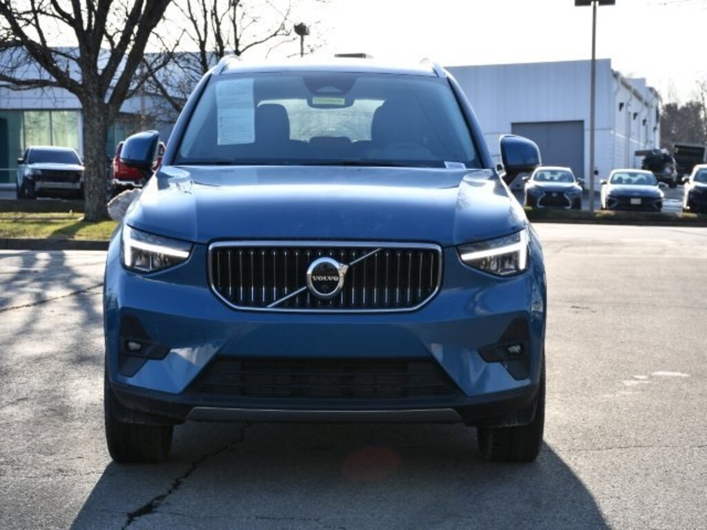 Certified 2025 Volvo XC40 B5 Plus Bright Theme SUV