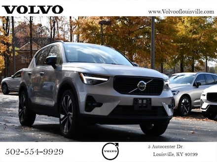 2025 Volvo XC40 B5 Plus Dark Theme SUV