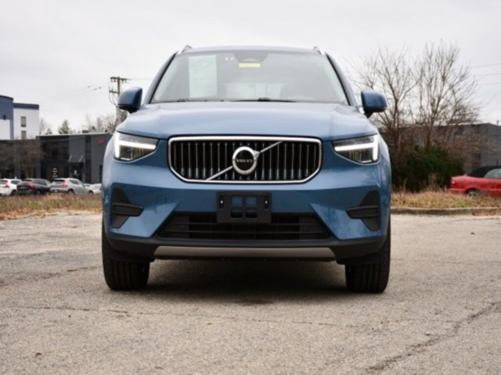 Certified 2025 Volvo XC40 B5 Core Bright Theme SUV