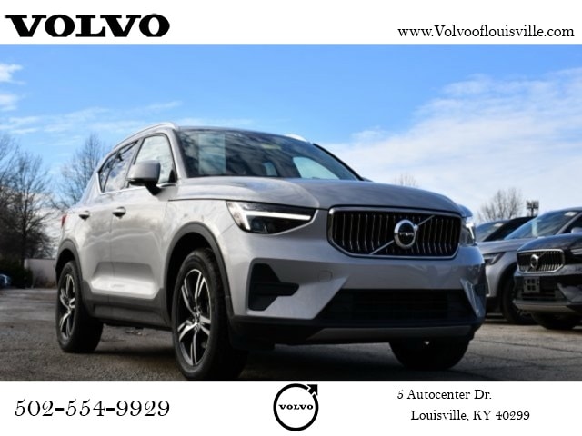 2025 Volvo XC40 Core's photo