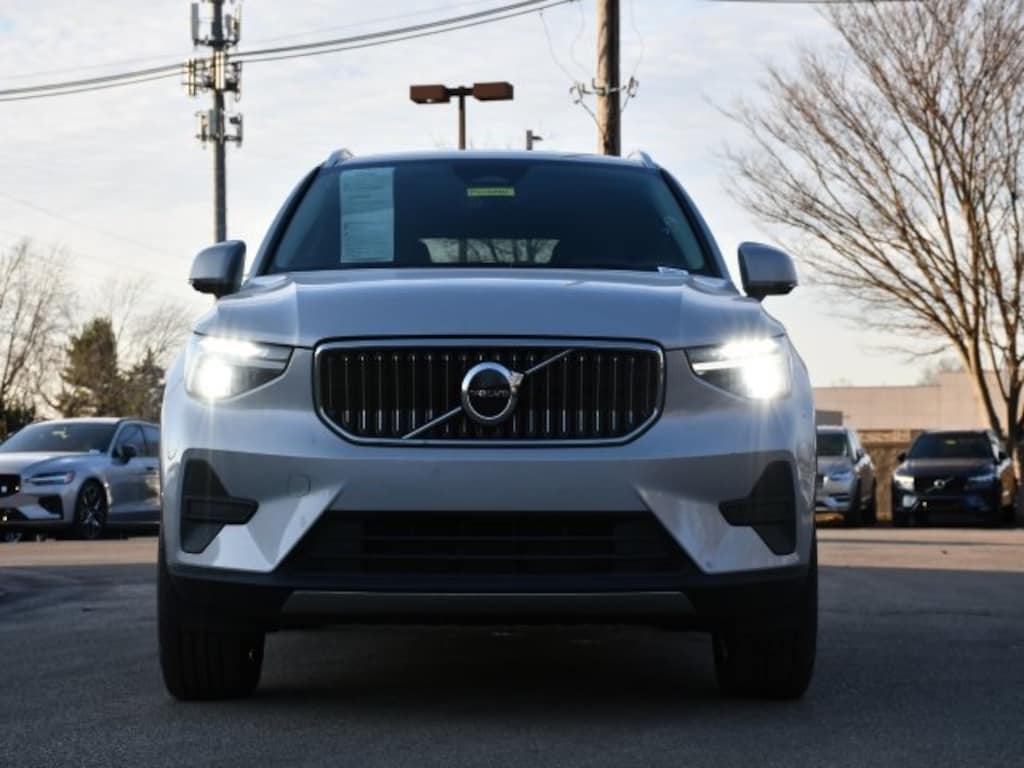 Certified 2025 Volvo XC40 B5 Core Bright Theme SUV