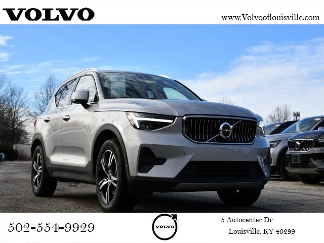 2025 Volvo XC40 Core's photo